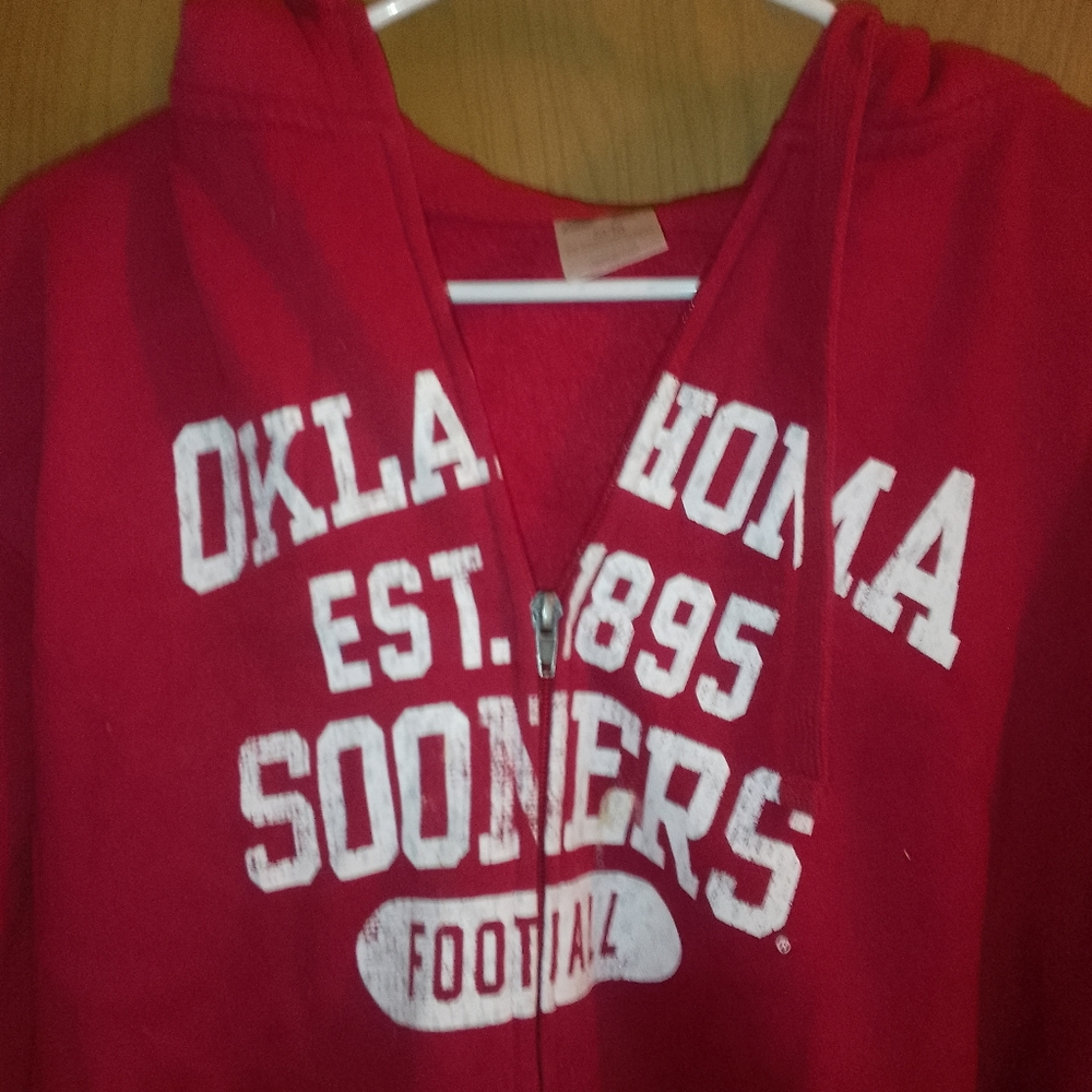 Oklahoma Sooners Red Hooded Zip Up Jacket Russel is the brand size medium 36-40 - Picture 6 of 7